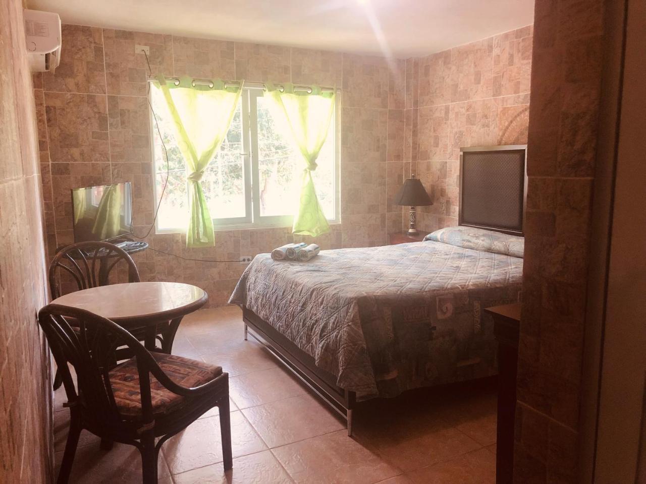 Hotel Colombus Аґуада Екстер'єр фото